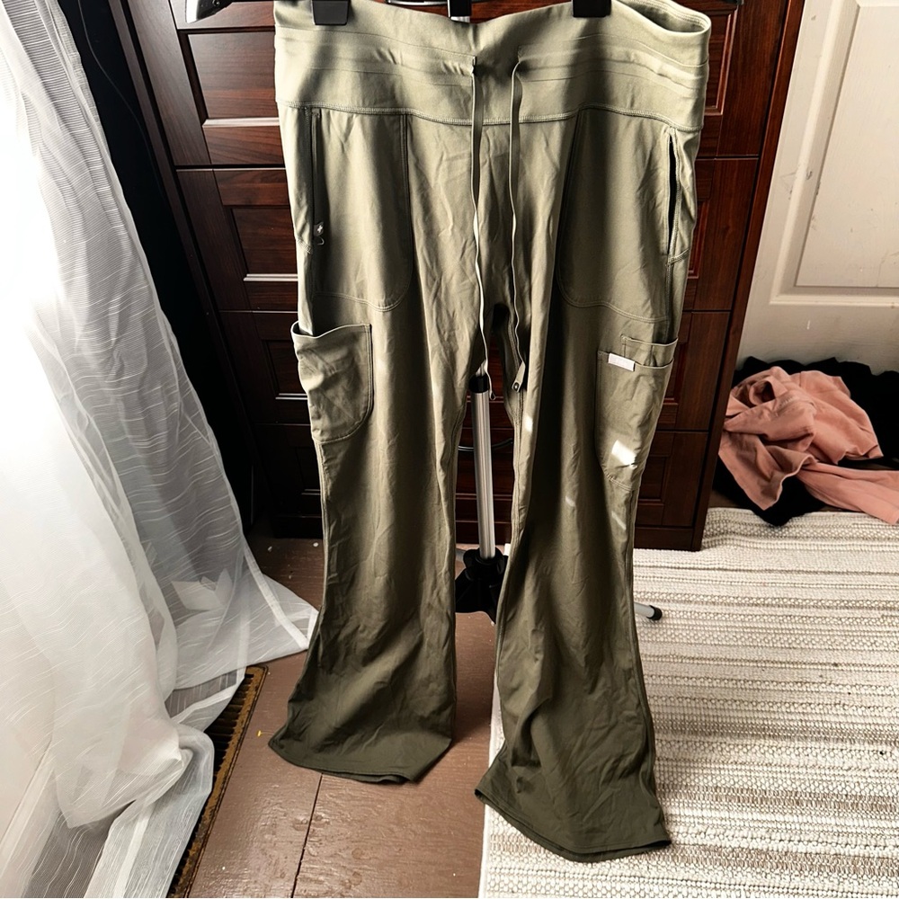 Figs flared scrub leggings - moss